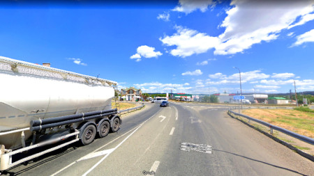 В момента 92-рия км на пътя Провадия - Айтос представлява четириколонно кръстовище без светлинна сигнализация