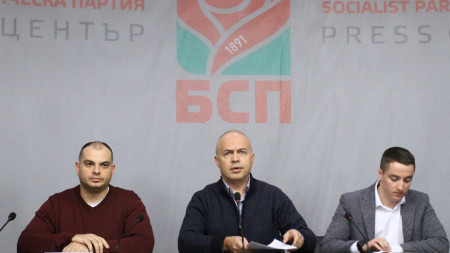 Депутатите от БСП Филип Попов, Георги Свиленски и Явор Божанков дадоха пресконференция.