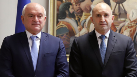 PM Dimitar Glavchev (L) and President Rumen Radev.