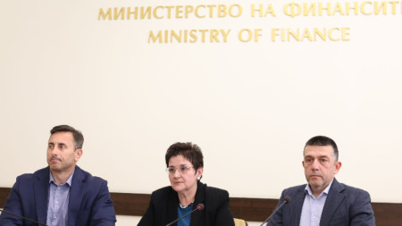 Отляво надясно - Румен Спецов, Людмила Петкова, Георги Димов