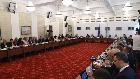 Заседание на парламентарната конституционна комисия