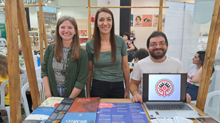 Мария Боянова, гл. ас. д-р Радина Илиева, гл. ас. д-р Стамен Кънев (от ляво надясно) на събитие в столичен мол за разпространяване на образователните програми и продукти на Националния етнографски музей, както и актуалните изложби.