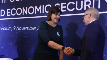 Европейският главен прокурор Лаура Кьовеши и премиерът Николай Денков на форум 