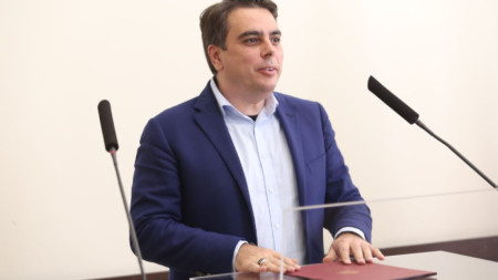 Финансовият министър Асен Василев на пресконференция в София, 5 юли 2021 г.
