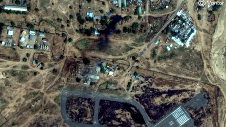 Сателитна снимка показва разрушения на летището в Ел Фашер.
