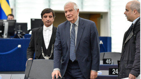 Дипломат №1 на ЕС Жозеп Борел по време на дебата в Европарламента, 24 април 2024 г.
