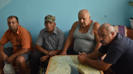 Жителите на сливенското село Горно Александрово са недоволни, че селото им влиза в 20-километровата санитарна зона