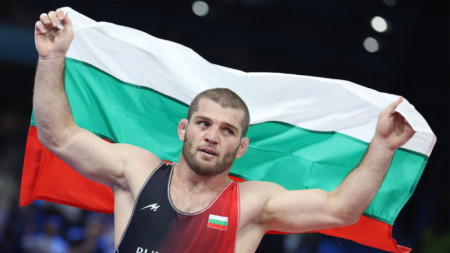 Магомед Рамазанов ще отсъства поне половин година от тепиха.