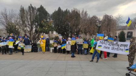 Въпреки мразовитото време в Бургас украинската общност се събра на