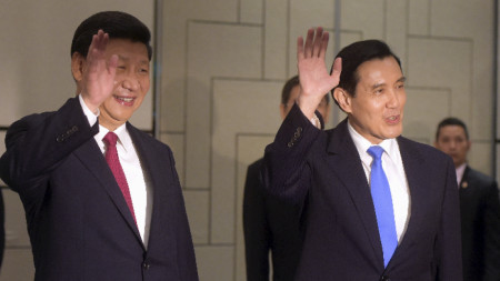 Среща на президентите Си Цзинпин и Ма Инцзоу през 2015 г. в Сингапур.