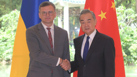 Външните министри на Украйна и Китай Дмитро Кулеба и Ван И.