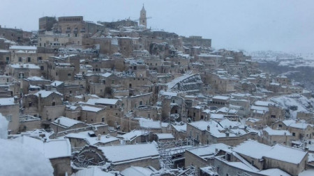 Матера, наричан още Скалистия град, бе покрит със сняг в началото на януари, което е рядкост за този южен край на Италия. Градът е Европейска столица на културата заедно с Пловдив тази година.