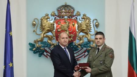 Президентът Румен Радев и бригаден генерал Данаил Баев