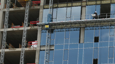 Строеж на бизнес сграда в София - април 2020 г.