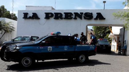 Полицията в Никарагуа нахлу в офисите на основния вестник в