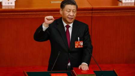 Си Цзинпин полага клетва пред Общокитайско народно събрание на народните представители в Пекин, 10 март 2023 г.