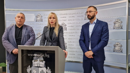 От ляво на дясно д-р Антон Койчев, Ваня Тагарева и Антон Хекимян 