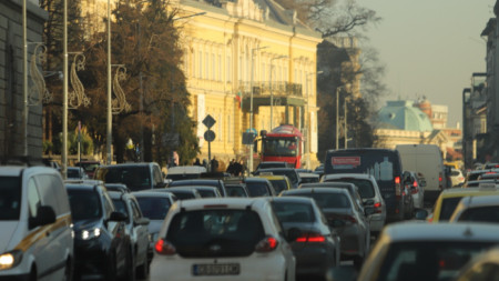 Центърът на София обичайно е задръстен от автомобили.