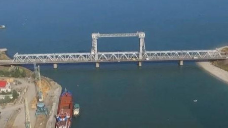 Руска ракета е поразила важен мост над река Днестър край