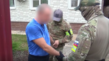 Стопкадър от видео на ареста в Подмосковието, разпространено от ФСС.