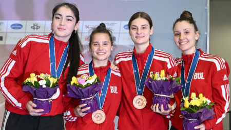 България с исторически медал в отборното на СП по фехтовка за девойки