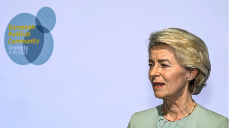 Председателката на ЕК Урсула фон дер Лайен по време на срещата на Европейската политическа общонст в Гранада - 5 октомври 2023