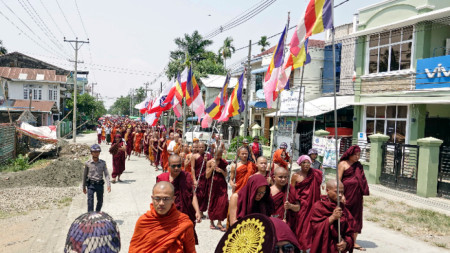Будистки протест срещу действията на армията на Мианма в щата Рахин