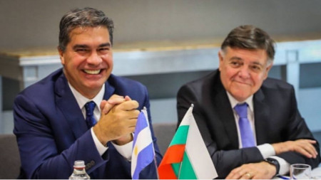 Хорхе Милтон Капитанич (вляво) с посланика на Аржентина в България Алфредо Атанасов.


Снимка: Facebook /Хорхе Милтън Капитанич