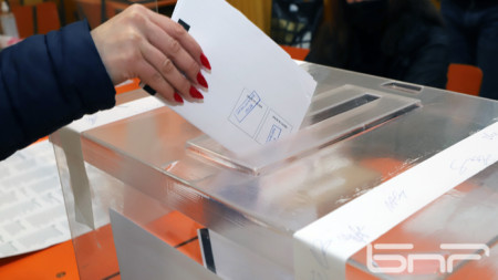 В Бургаска област избирателната активност е 41 32 към 18