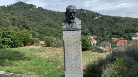 Monument i Penço Sllavjekov në Brunate