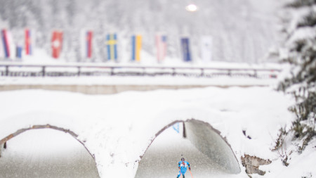 Французинът Кентен Фийон Майе спечели преследването на 12.5 км за мъже от Световната купа по биатлон в австрийския зимен център Хохфилцен