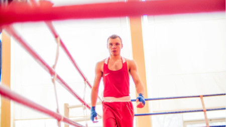 Ясен Радев ще се боксира в категория до 52 кг.