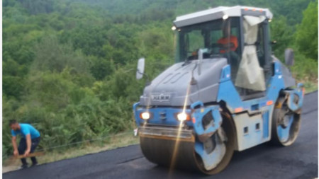 Поради извършващия се ремонт на пътя Белица – Семково от