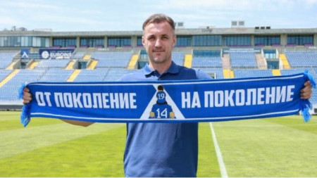 Станислав Генчев подписа за 2 години.