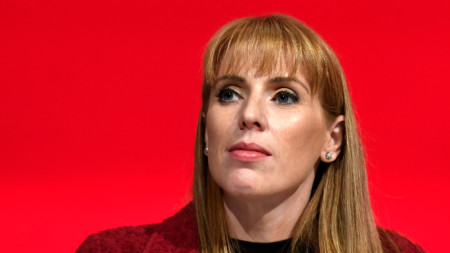Заместник лидерът на Лейбъристката партия във Великобритания Анджела Райнър бе уволнена