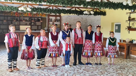 Туристи от САЩ, Канада и Австралия на културен тур в село Професор Иширково