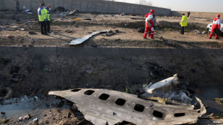 Украинският „Боинг 737“ се разбил малко след излитане от международното летище на Техеран.