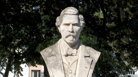 Паметник на Кръстьо Пишурка в Лом от 1933 г.
