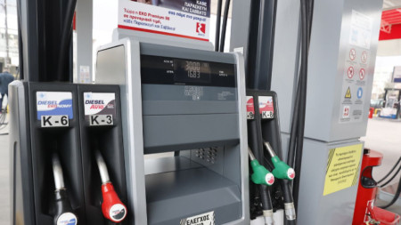Оборотът на бензиностанциите е спаднал с 30% поради високите цени