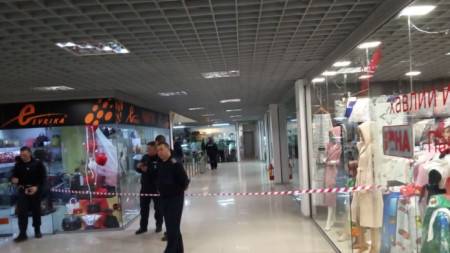 Избягала змия изпразни търговски център в Пловдив