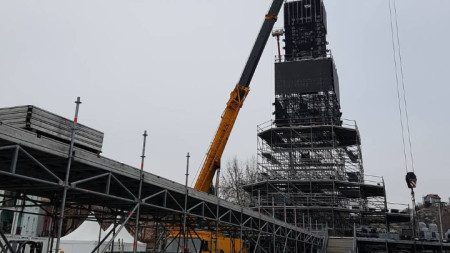 30-метровата кула ще тежи 200 тона заедно с участниците, които ще са 1500, на откриването на 12 януари в Пловдив. 