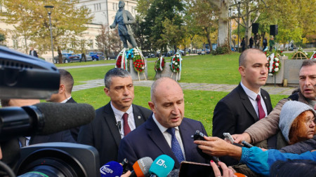 Президентът Румен Радев даде брифинг, след като участва в отбелязването на Празника на авиацията и българските ВВС -  16 октомври 2025 г.
