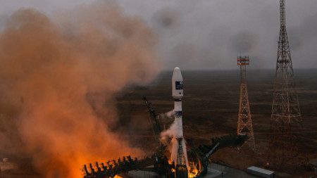 Руска ракета Союз 2 1а с 38 спътника чийто старт бе отложен