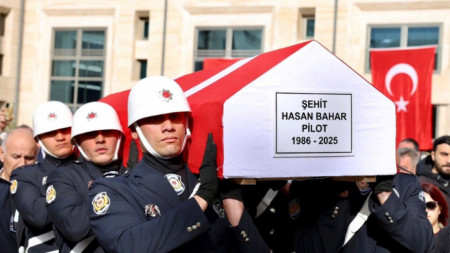 Погребението на пилота на самолет за гасене на пожари Хасан Бахар, който загина в Хърватия при изпълнение на служебните си задължения.