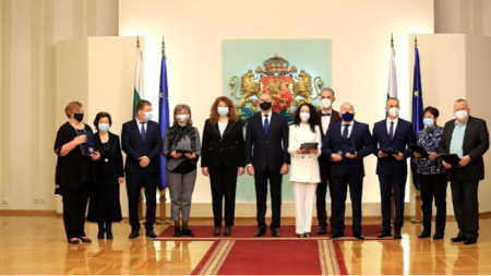Rumen Radev conferred the presidential badge of honour on 15 prominent doctors and healthcare specialists