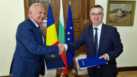 Ратко Влајков и председник Општине Тулча Штефаном Илијем