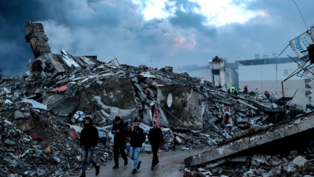 Разрушена сграда в Искендерун, 7 февруари 2023 г.