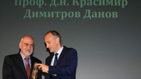 Професор Красимир Данов прие наградата 