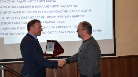 С плакет за добро сътрудничество бе удостоен екипът на Радио Варна. 