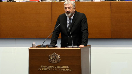 Драгомир Драганов положи клетва като народен представител от ГЕРБ-СДС. Той заема мястото на Десислава Атанасова, която беше избрана за конституционен съдия.